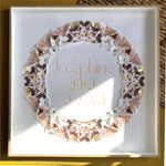 Charger l&#39;image dans la galerie, Couronne de papillons - Pain d&#39;épices - 50X50cm - Personnalisable
